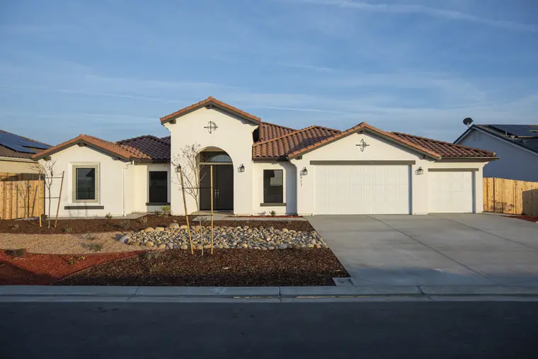 Spanish-style home at Vista Montaire with a clay tile roof